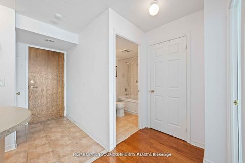 Photo 15 at 909 - 23 Oneida Crescent, Langstaff, Richmond Hill