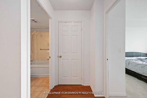 Photo 18 at 909 - 23 Oneida Crescent, Langstaff, Richmond Hill