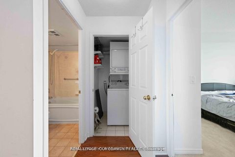 Photo 20 at 909 - 23 Oneida Crescent, Langstaff, Richmond Hill