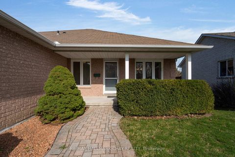 Photo 2 at 42 Webb Street, Painswick North, Barrie