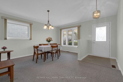 Photo 3 at 42 Webb Street, Painswick North, Barrie