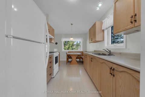 Photo 6 at 42 Webb Street, Painswick North, Barrie