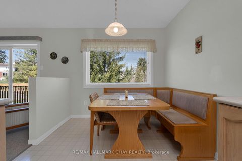 Photo 7 at 42 Webb Street, Painswick North, Barrie