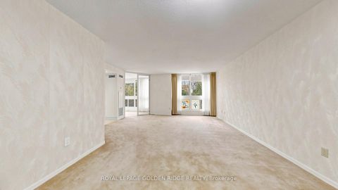 Photo 3 at 212 - 10 Kenneth Avenue, Willowdale East, Toronto