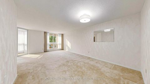 Photo 4 at 212 - 10 Kenneth Avenue, Willowdale East, Toronto