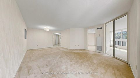 Photo 5 at 212 - 10 Kenneth Avenue, Willowdale East, Toronto