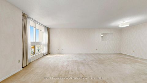 Photo 8 at 212 - 10 Kenneth Avenue, Willowdale East, Toronto