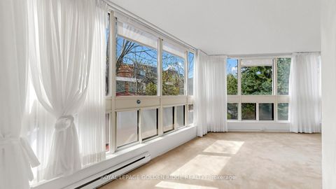 Photo 10 at 212 - 10 Kenneth Avenue, Willowdale East, Toronto
