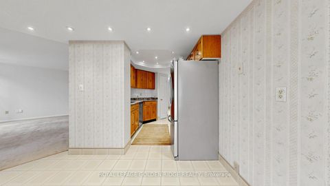 Photo 13 at 212 - 10 Kenneth Avenue, Willowdale East, Toronto