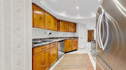 Photo 17 at 212 - 10 Kenneth Avenue, Willowdale East, Toronto