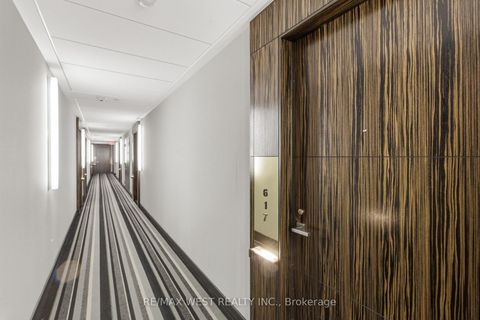 Photo 4 at 617 - 3018 Yonge Street, Lawrence Park North, Toronto