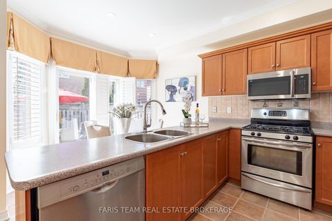 Photo 7 at 27 Fontebella Avenue, Vellore Village, Vaughan