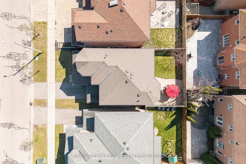 Photo 33 at 27 Fontebella Avenue, Vellore Village, Vaughan