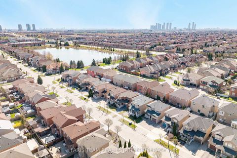 Photo 35 at 27 Fontebella Avenue, Vellore Village, Vaughan