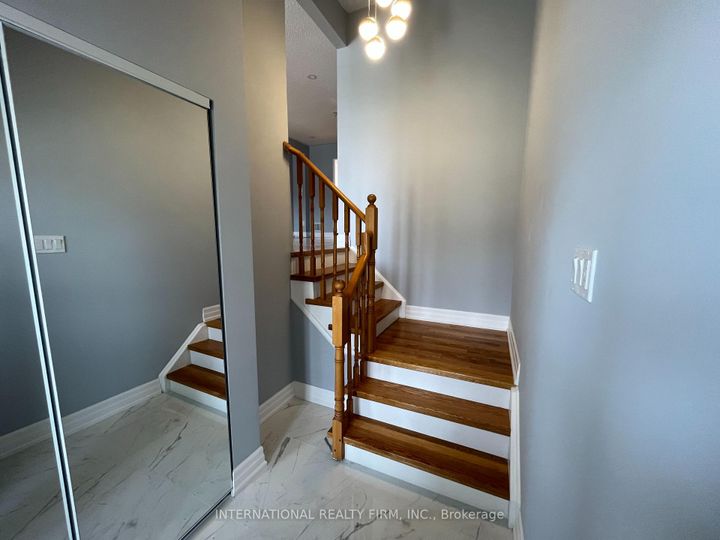 Photo 3 at 44 Natale Court, Bradford, Bradford West Gwillimbury