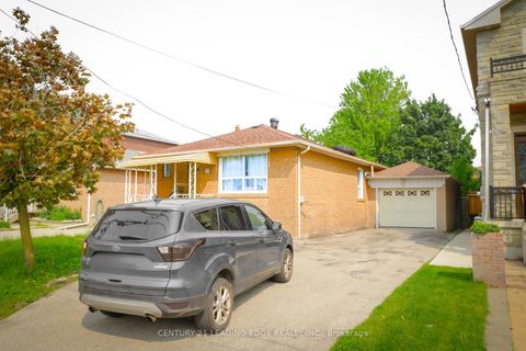 Photo 1 at 22 Katherine Road, CFB, Toronto