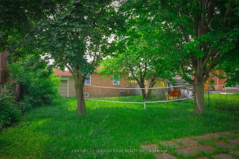 Photo 5 at 22 Katherine Road, CFB, Toronto