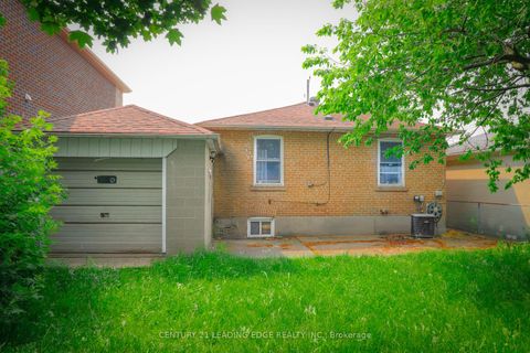 Photo 6 at 22 Katherine Road, CFB, Toronto