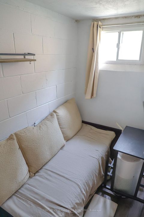 Photo 17 at 22 Katherine Road, CFB, Toronto