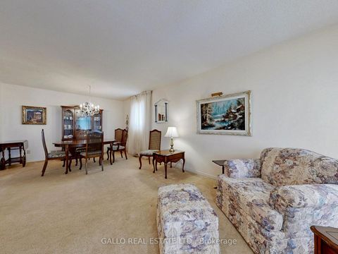 Photo 3 at 155 Goldhawk Trail, Milliken, Toronto