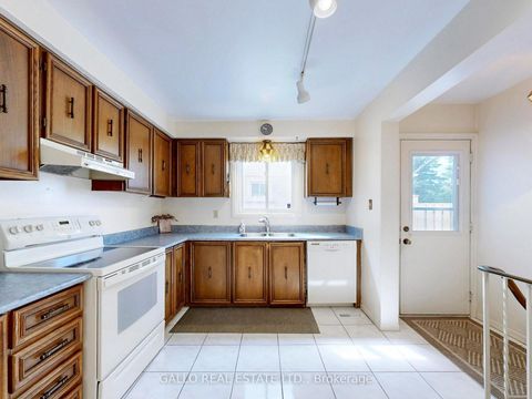 Photo 6 at 155 Goldhawk Trail, Milliken, Toronto