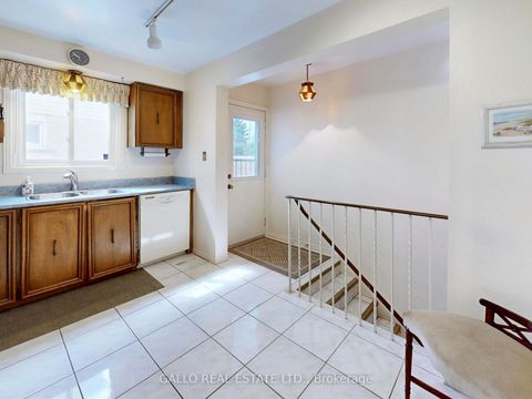 Photo 7 at 155 Goldhawk Trail, Milliken, Toronto