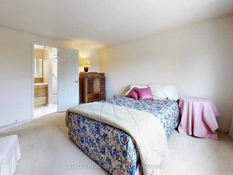 Photo 9 at 155 Goldhawk Trail, Milliken, Toronto