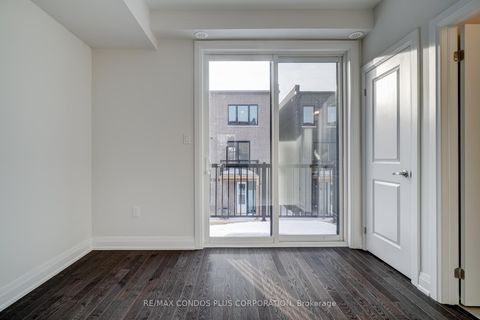 Photo 2 at 4 Wild Rose Gardens, Rustic, Toronto