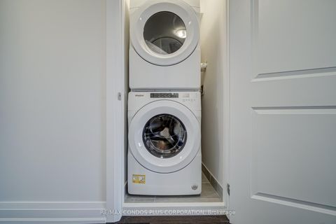 Photo 6 at 4 Wild Rose Gardens, Rustic, Toronto