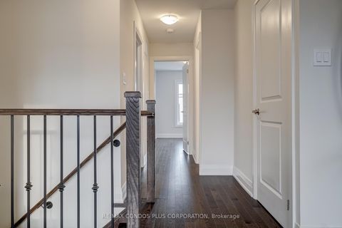 Photo 9 at 4 Wild Rose Gardens, Rustic, Toronto