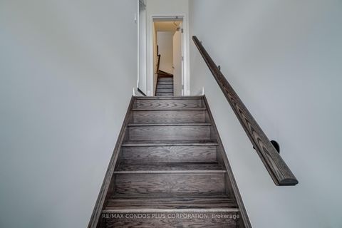 Photo 15 at 4 Wild Rose Gardens, Rustic, Toronto