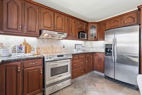 Photo 15 at 313 Preston Drive, McLaughlin, Oshawa