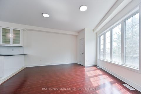 Photo 7 at 7 - 215 16TH Avenue, Langstaff, Richmond Hill