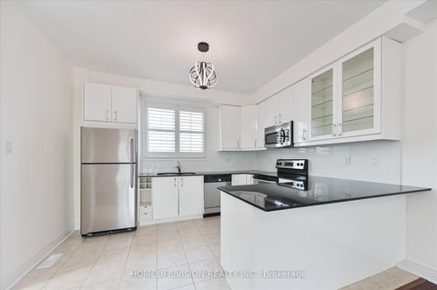 Photo 8 at 7 - 215 16TH Avenue, Langstaff, Richmond Hill