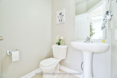 Photo 3 at 56 Snelgrove Crescent, West Bayfield, Barrie