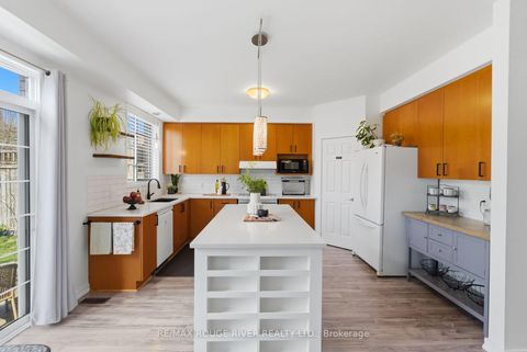 Photo 11 at 1086 Songbird Drive, Pinecrest, Oshawa