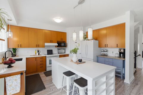 Photo 12 at 1086 Songbird Drive, Pinecrest, Oshawa