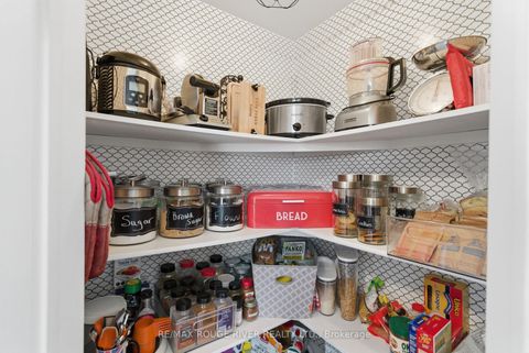 Photo 16 at 1086 Songbird Drive, Pinecrest, Oshawa