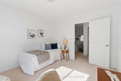 Photo 31 at 1086 Songbird Drive, Pinecrest, Oshawa