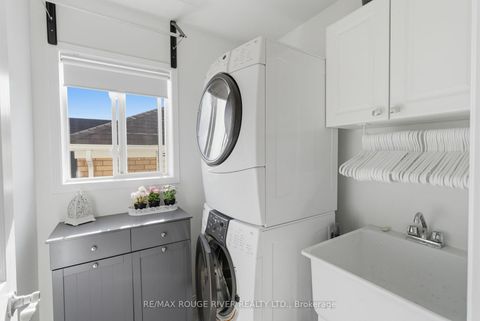 Photo 40 at 1086 Songbird Drive, Pinecrest, Oshawa