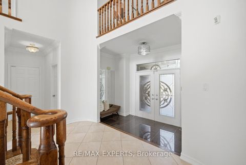 Photo 6 at 11 Horizon Court, Doncrest, Richmond Hill