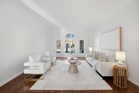 Photo 7 at 11 Horizon Court, Doncrest, Richmond Hill