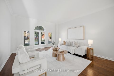 Photo 8 at 11 Horizon Court, Doncrest, Richmond Hill