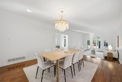 Photo 11 at 11 Horizon Court, Doncrest, Richmond Hill