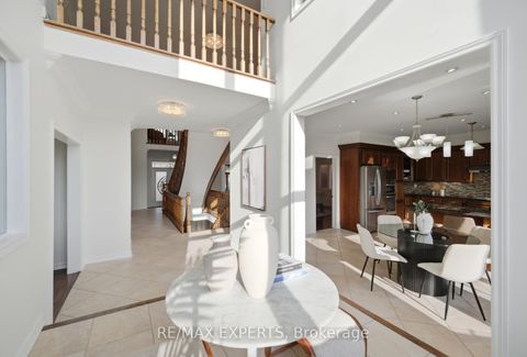 Photo 12 at 11 Horizon Court, Doncrest, Richmond Hill