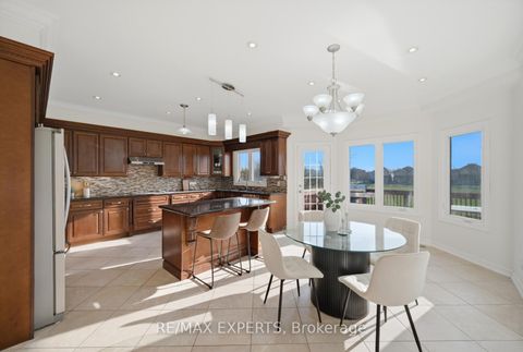 Photo 13 at 11 Horizon Court, Doncrest, Richmond Hill