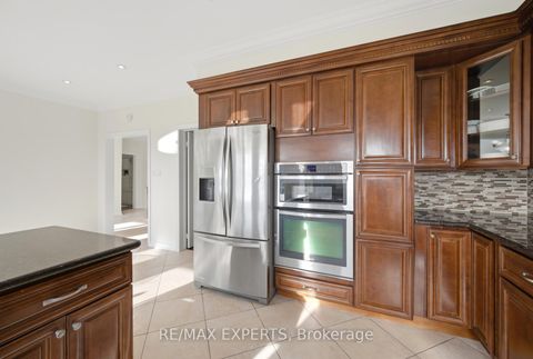 Photo 17 at 11 Horizon Court, Doncrest, Richmond Hill