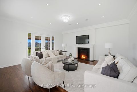 Photo 22 at 11 Horizon Court, Doncrest, Richmond Hill