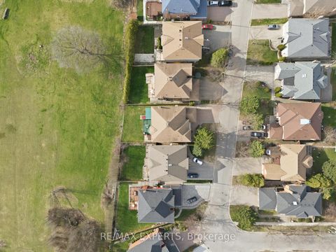 Photo 49 at 11 Horizon Court, Doncrest, Richmond Hill