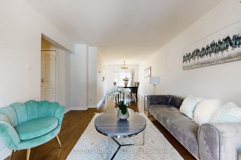 Photo 8 at 30 Moffat Crescent, Aurora Heights, Aurora